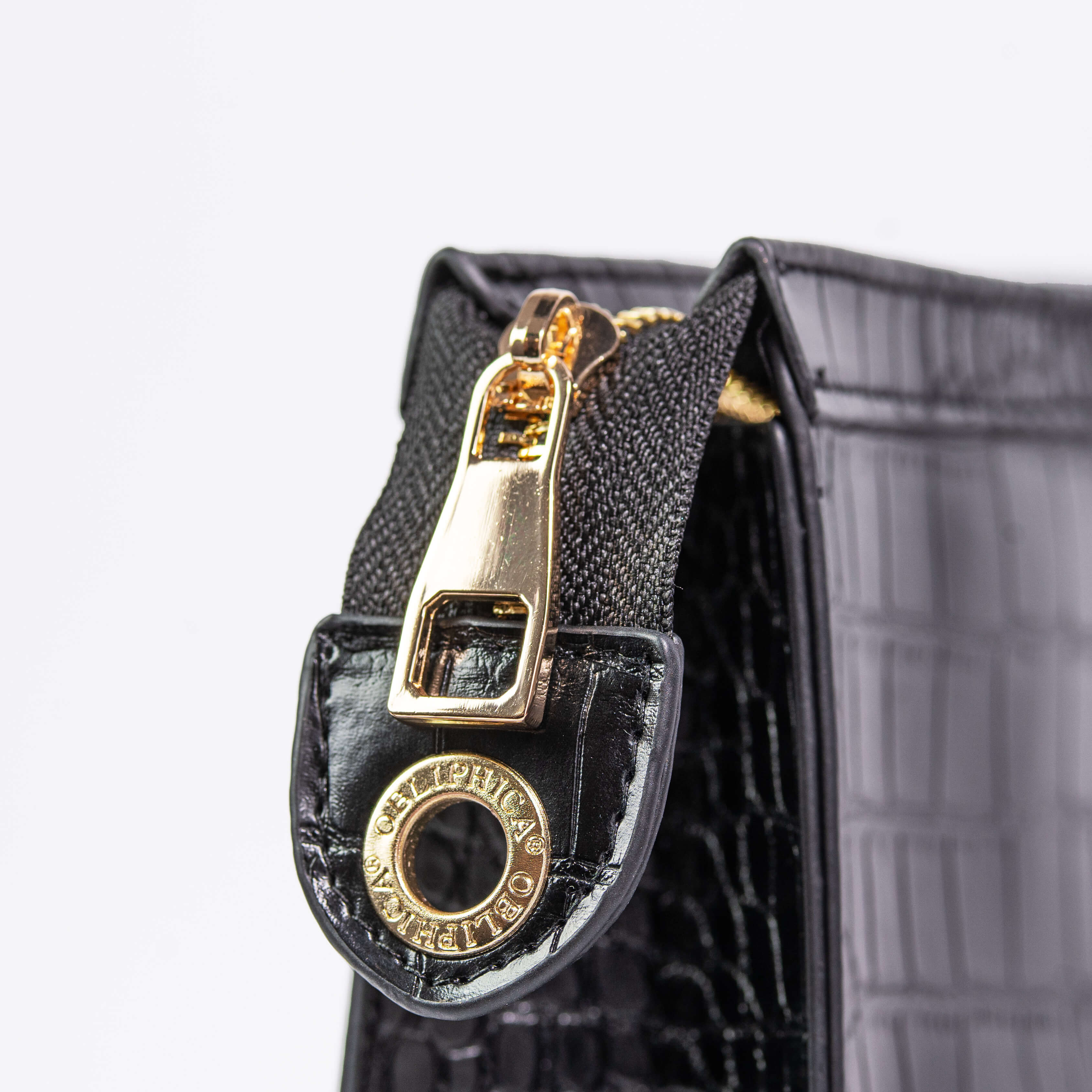 Obliphica Signature Croc Travel Black Bag, Zipper Close-up